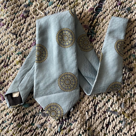 Lilly Dache men's light blue 60s 1970s medallion wide necktie polyester New - Picture 2 of 9